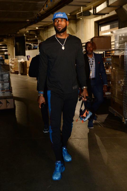 桑巴旅欧报169：安东尼起舞怒造三球，桑托斯传射客场擒狼（桑巴旅欧第169期：安东尼舞步制三球，桑托斯传射助客场击败狼队）