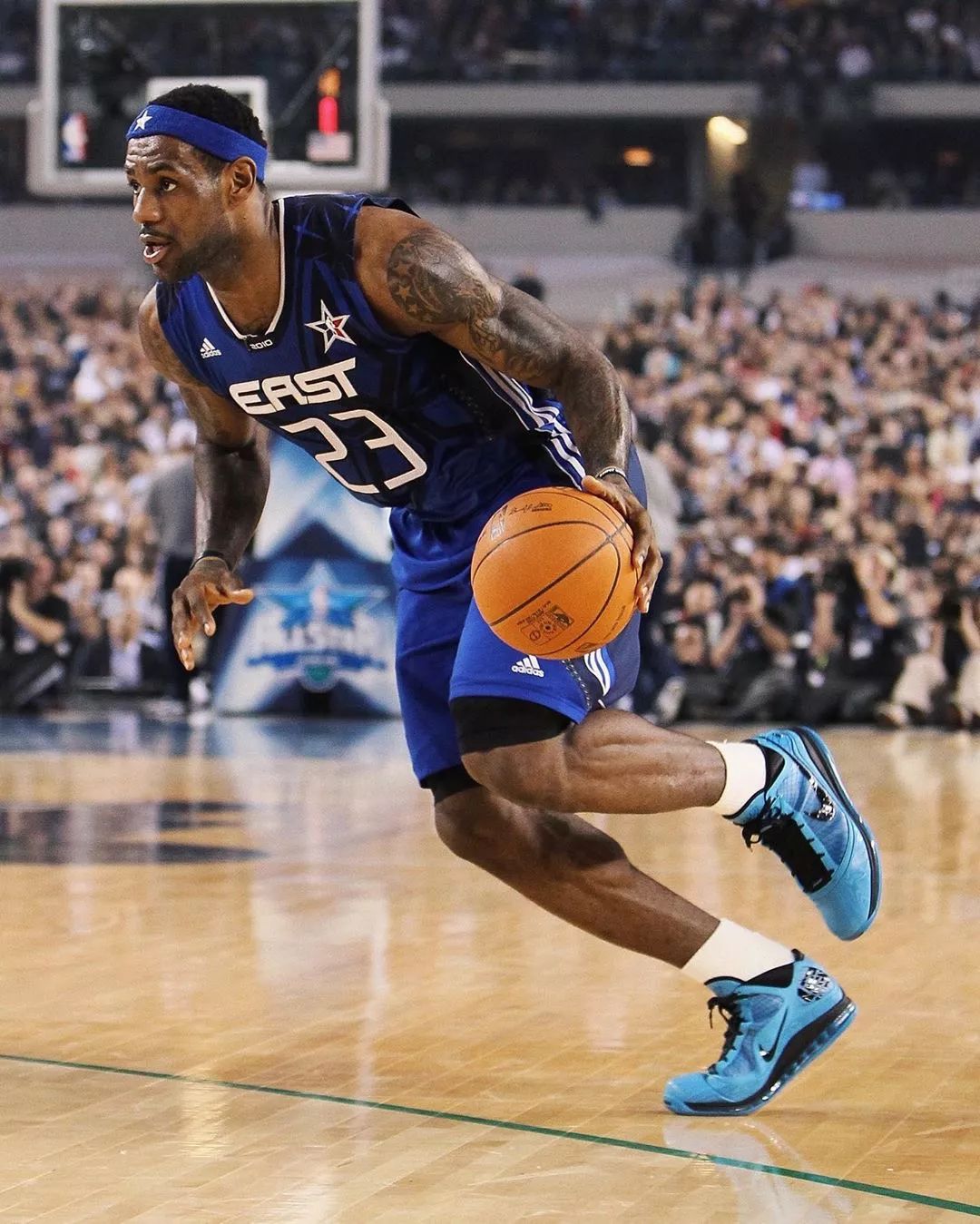 C罗晒精彩倒钩破门视频：谁来起个好标题🤔（C罗发布倒钩神仙球视频，标题你来定）