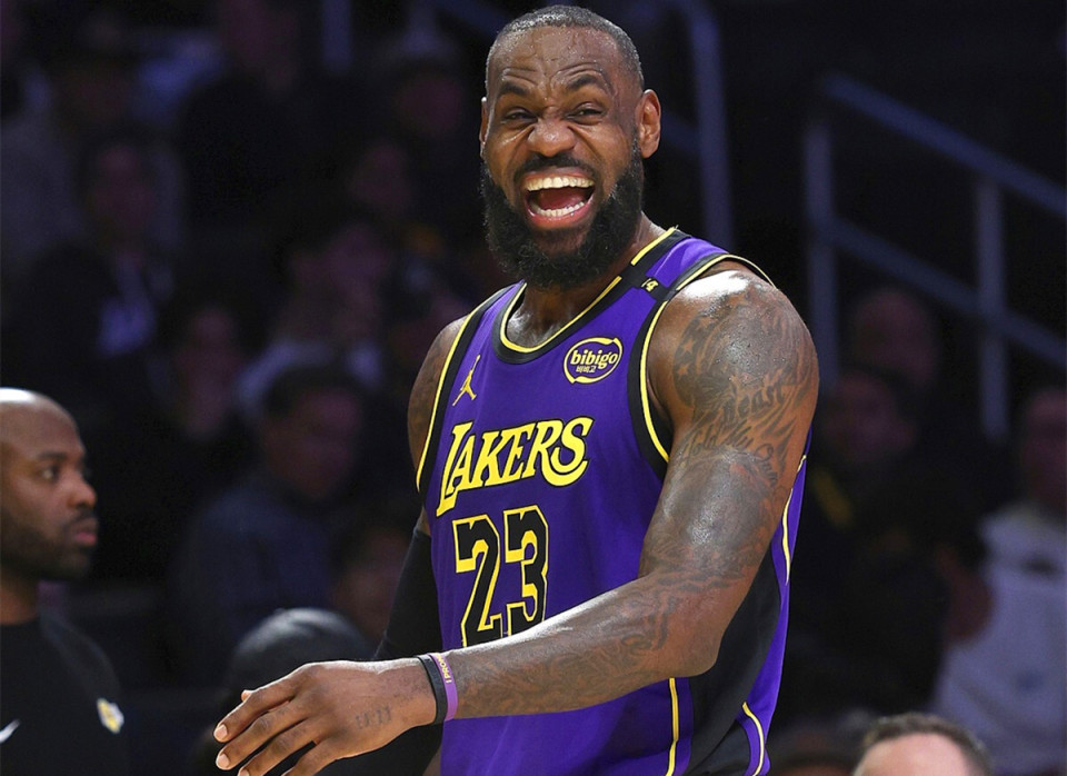 西甲-皇马3-0塞尔塔：巴萨很猛，龙哥干得也不差（西甲：皇马3-0完胜塞尔塔，巴萨来势汹汹，龙哥同样亮眼）